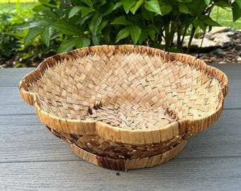 Vintage Woven Decorative BASKET Handmade Round Scalloped Edge Natural Plant Fiber Storage or Fruit Basket