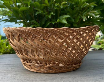 Vintage Large Wicker Rattan Basket, 13" W x 5 1/2" H Square Round Bread Basket