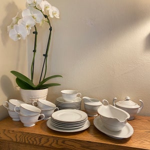 Vtg HARMONY HOUSE MARY White Fine China w / Silver Platinum Trim, Choix dassiettes, tasses, soucoupes 3835 image 1