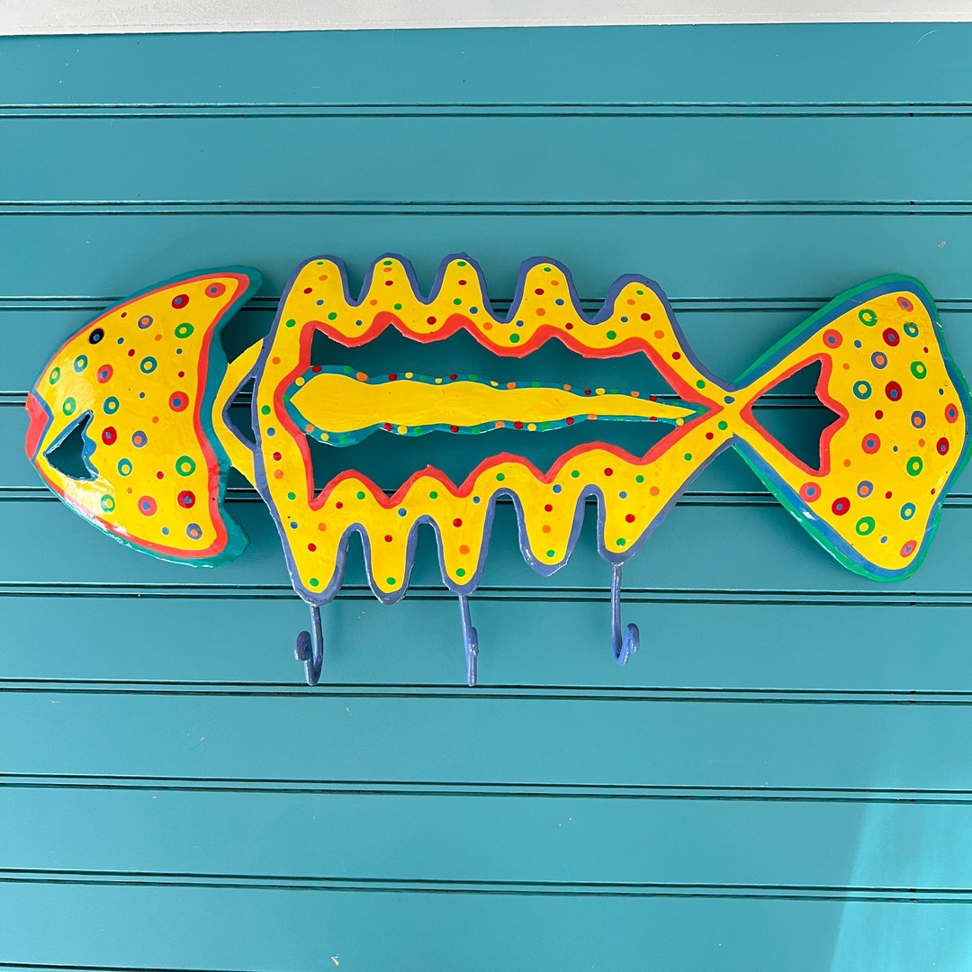 Vtg Painted HAITIAN METAL Wall Art, Colorful Haiti FISH With 3 Hooks