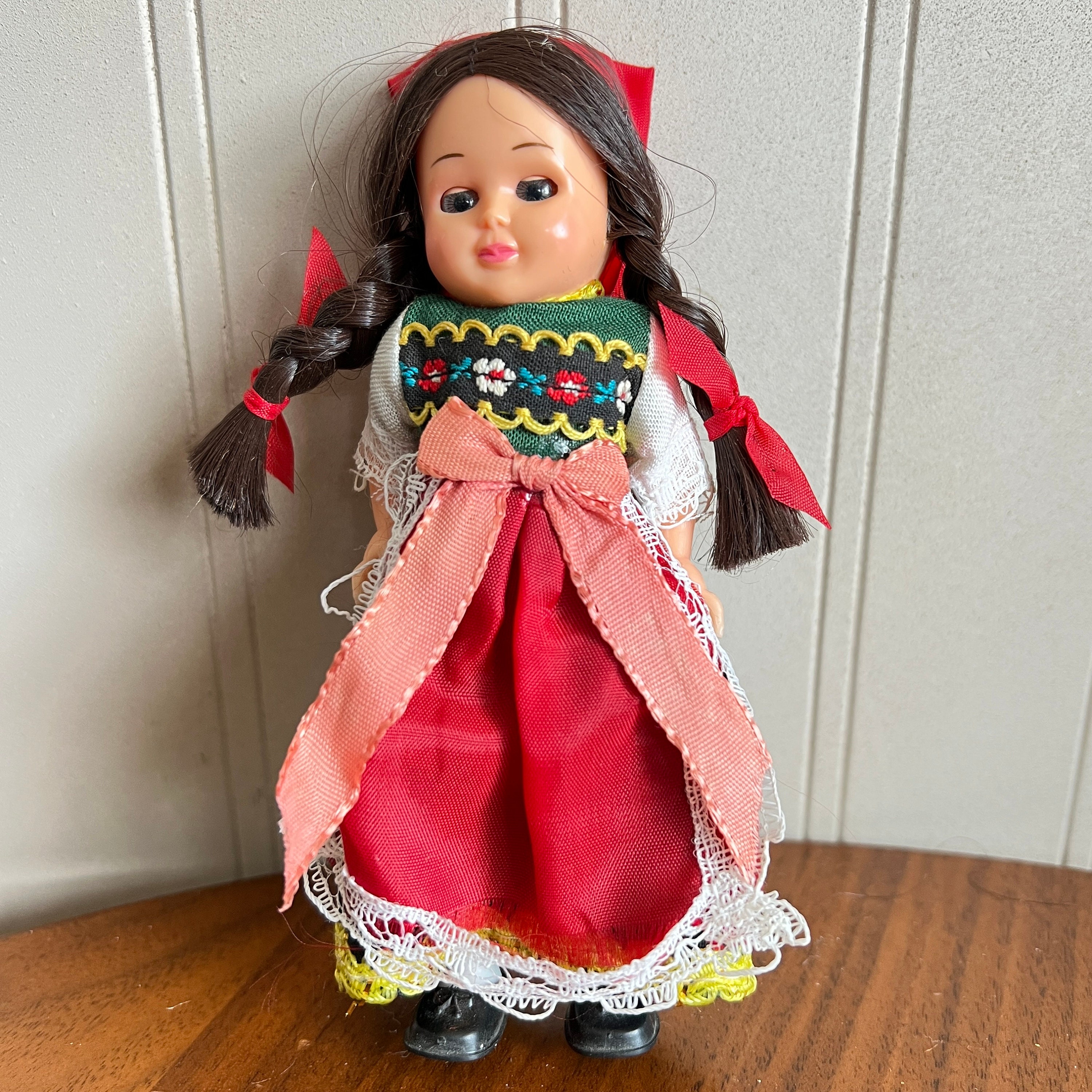 Vtg INTERNATIONAL FOLK DOLL 5