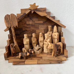 crèche de la Sainte Famille vintage en bois d'olivier sculpté à la main de 20 cm de haut, 13 personnages, palmier étoilé stable, souvenir de Terre Sainte