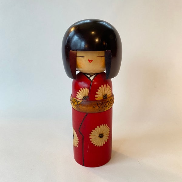 Vtg JAPANESE KOKESHI 6-1/2" Girl In Carved Floral Kimono With Short Hair and Carved Wood Waistband, Traditional Wood Doll From Japan, Signed