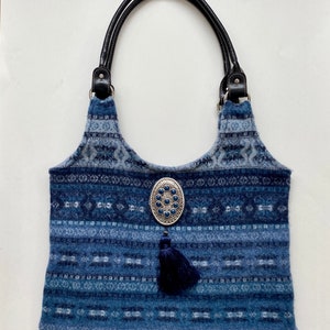 Vtg WOOLRiCH SWEATER HANDBAG PURSE Beautiful Blues Striped 16&quot; W, Embellished Metal Finding & Tassel, Snap Closures Felted Wool Shoulder Bag