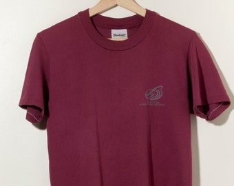 Vintage 90s Single Stitch Burgundy Maroon T-Shirt Graphic Made in USA Bunker Hill Apartments Los Angeles Script Font Design Art 80s Levi's