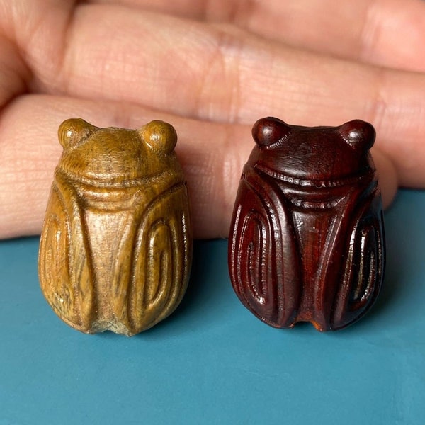 Gesneden sandelhout cicadekraal: Mala Making Supply (22 x 16 mm)