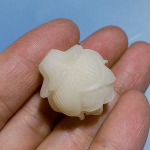 Natural White Bodhi Lotus Charm 20~23 mm,Mala Making Charms,Rose Pendant,Bodhi Charms and Beads for Necklace/Bracelet Art Project
