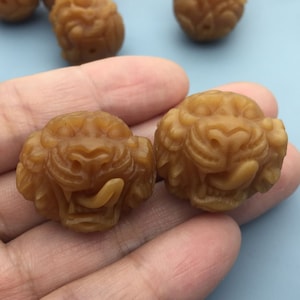 2 PCS 天然風化菩提樹彫刻虎頭ビーズ 25*23*22 mm、OM ビーズストランド、マントラビーズ、仏教ビーズ、手仕事用ビーズ