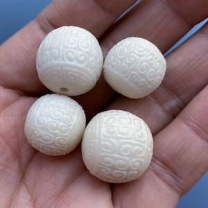 2 PCS Natural Corozo Nuts Carved Round Beads 16/18/20/22/24 mm,Round Beads, Mala Making Beads,White Beads,Ball Beads, DIY Accessories