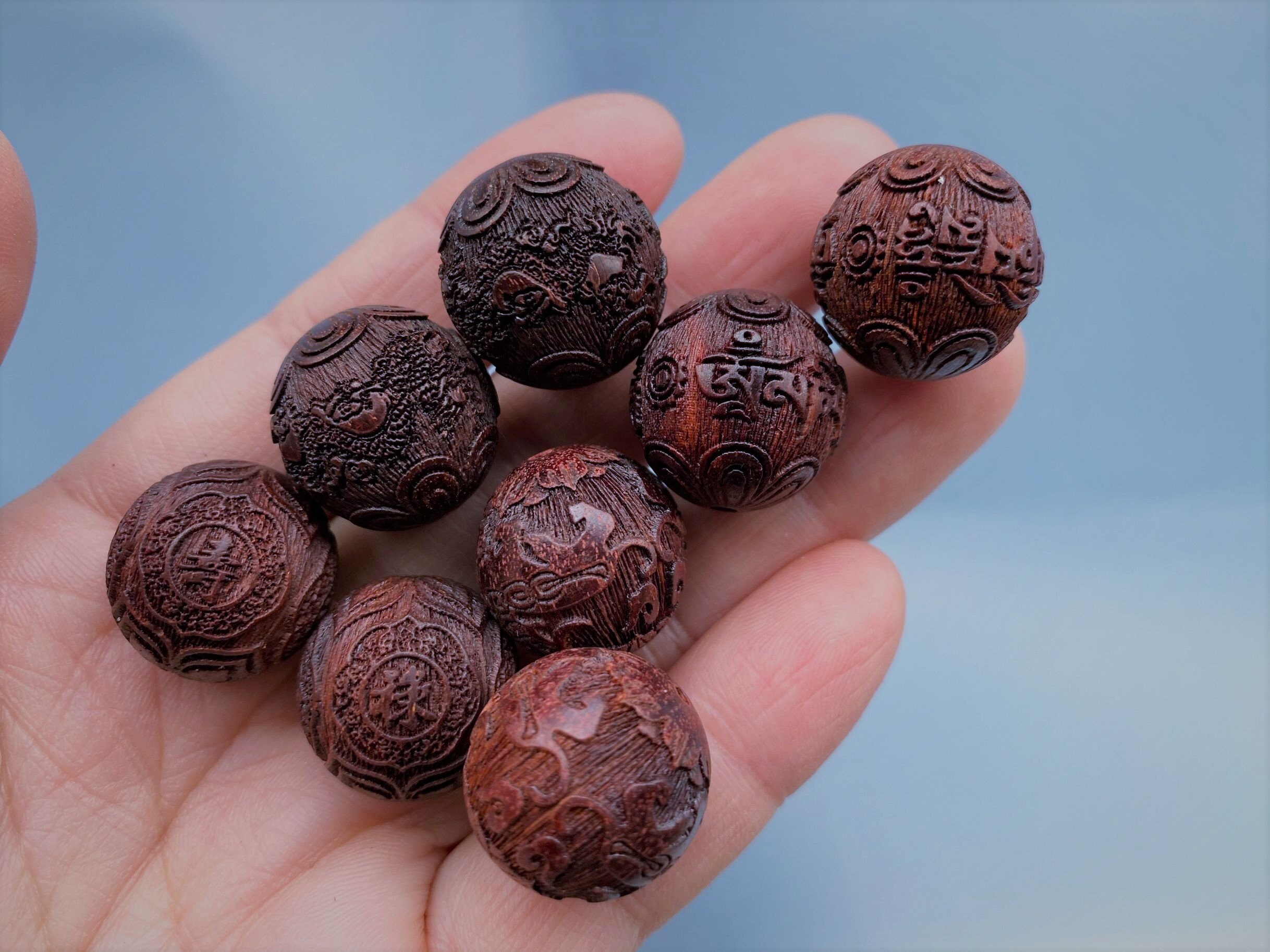 彫刻顔ビーズの茶色ブレスレット 山鬼 オリーポの種製 【公式通販】