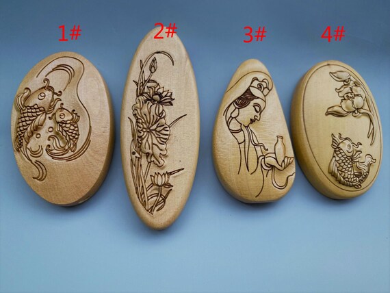 彫刻されたツゲの木のチャーム：魚、花、仏像 - DIYジュエリー