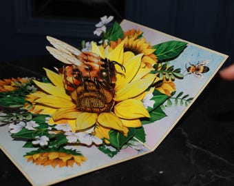 Tarjeta desplegable 3D de abeja y girasol