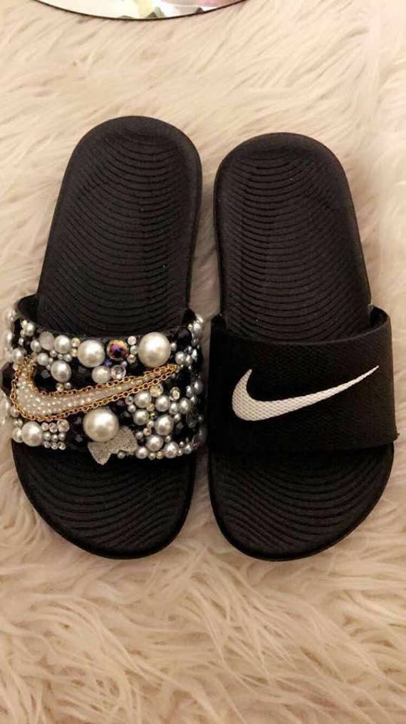 girl nike slides