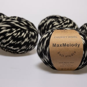 Super chunky bulky knitting yarn/ 200g Australian 100% Merino Wool yarn/ felted wool /Art Yarn for Weaving/ Roving yarn/ Black white blend