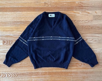 Vintage stripe v-neck pattern sweater size medium