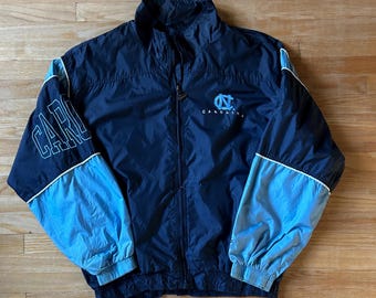 Vintage jaren 90 starter windjack nylon jack University of North Carolina teerhakken maat XL *gat aan de onderkant van de achterkant*