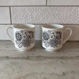 Vintage groovy floral 70s Grindley England teacups  Mugs Manitou pattern set of 2