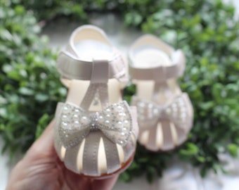 Custom baby shoes..Fancy shoes..pearl shoes..Birthday shoes..Baby girl shoes..Neutral baby shoes..sandals