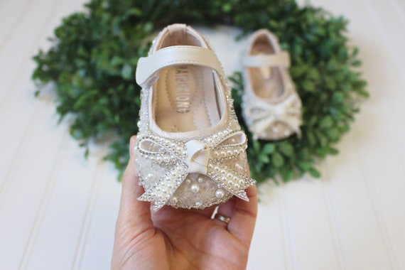 Pearl Ribbon Baby Shoes Set, White / 1