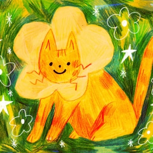 Könnte beinhalten: Eine gelbe Katze mit einem großen, weißen, blumenförmigen Kragen sitzt auf einem grünen und gelben Hintergrund mit weißen Sternen und Blumen.