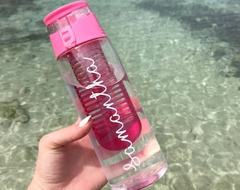 Personalised water bottle, sports drinks bottle, fruit infuser bottle, name bottle, pink blue drink bottle, work school gym 700ml bottle