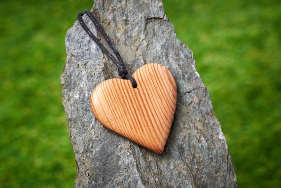 Decorazioni pendenti a forma di cuore in legno naturale coppia -  Italia