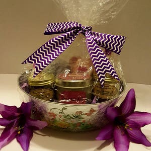 Gift Basket, Lovely Lavender Natural Aromatherapy Gift Basket, Gift Baskets for Women, Spa Gift Set, Bath and Beauty Gift Basket, Gift Set
