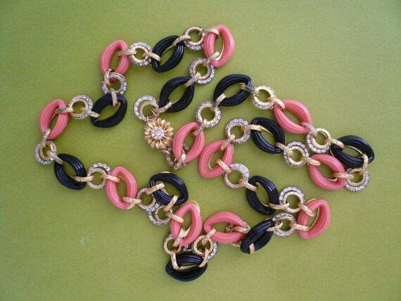 Long vintage 1970s necklace
