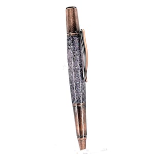 Bolígrafo de cobre hecho a mano.