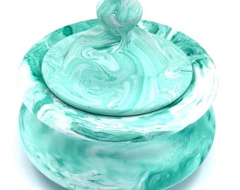 Marbled Green & White Jesmonite Pot with Lid – Elegant Handmade Storage