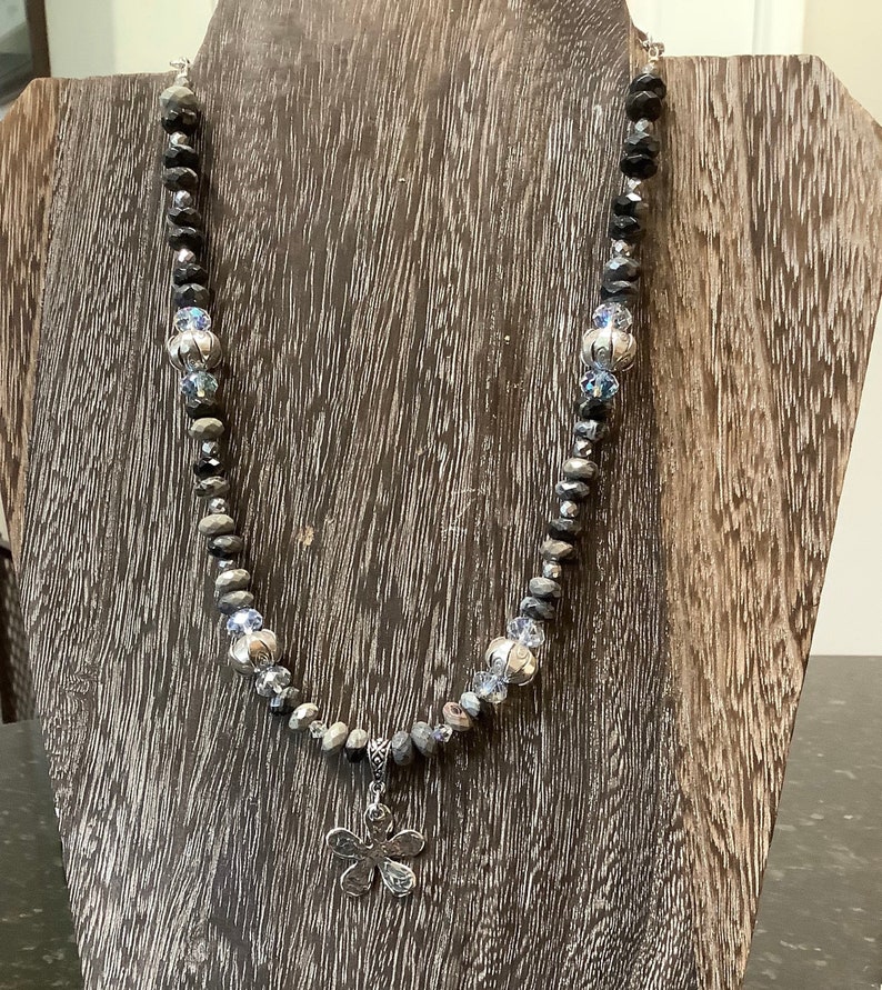 Flower necklace with black leaf Jasper