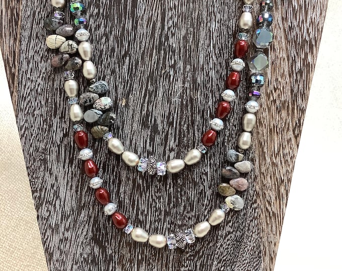 Double choice pearl and jasper necklace