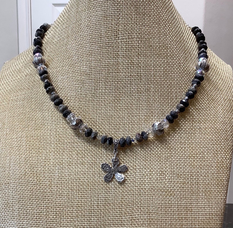 Flower necklace with black leaf Jasper