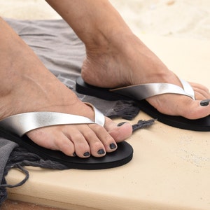 Minimal T Barefoot Thongs Sandals for Women, Greek Leather Lady&#39;s Flip Flop, Casual Street Wear