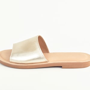 Platinum leather woman flat sandal