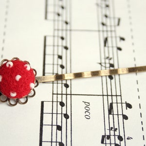 Fly agaric hair clip
