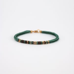 Bracelet code Morse personnalisé pour elle, cadeau d'anniversaire personnalisé vert émeraude pour petite amie, cadeau de fête des mères significatif de sa fille image 1