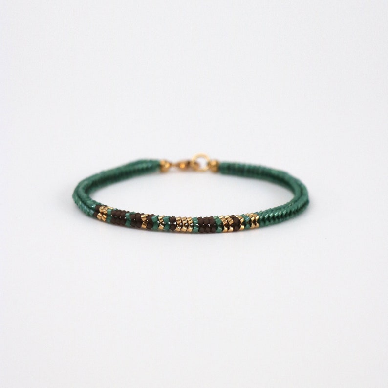 Bracelet code Morse personnalisé pour elle, cadeau d'anniversaire personnalisé vert émeraude pour petite amie, cadeau de fête des mères significatif de sa fille image 1