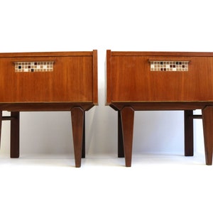 Paar/paar midcentury modern teak ingelegde mozaïektegels scandinavisch 60 nachtkastjes nachtkastje extra paar bijzettafels Deens retro