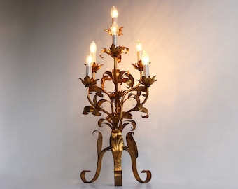 Gilded Metal Italian Tole Florentine Hand-Crafted Floral Table or Floor Lamp Attributed Hans Kögl, Germany 1960 Candelabra Hollywood Regency