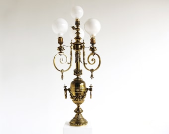 Lámpara de mesa victoriana de latón: Iluminación antigua estilo Hollywood Regency, 4 luces.