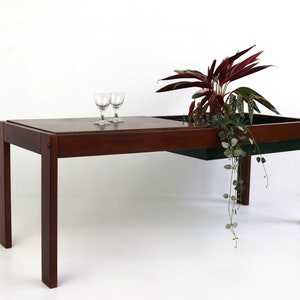 1960er Jahre Danish Modern Couchtisch aus Holz Metall Pflanzgefäß Vintage Rechteckiger niedriger Beistelltisch Indoor Greenery Plants Mid Century Mitteltisch