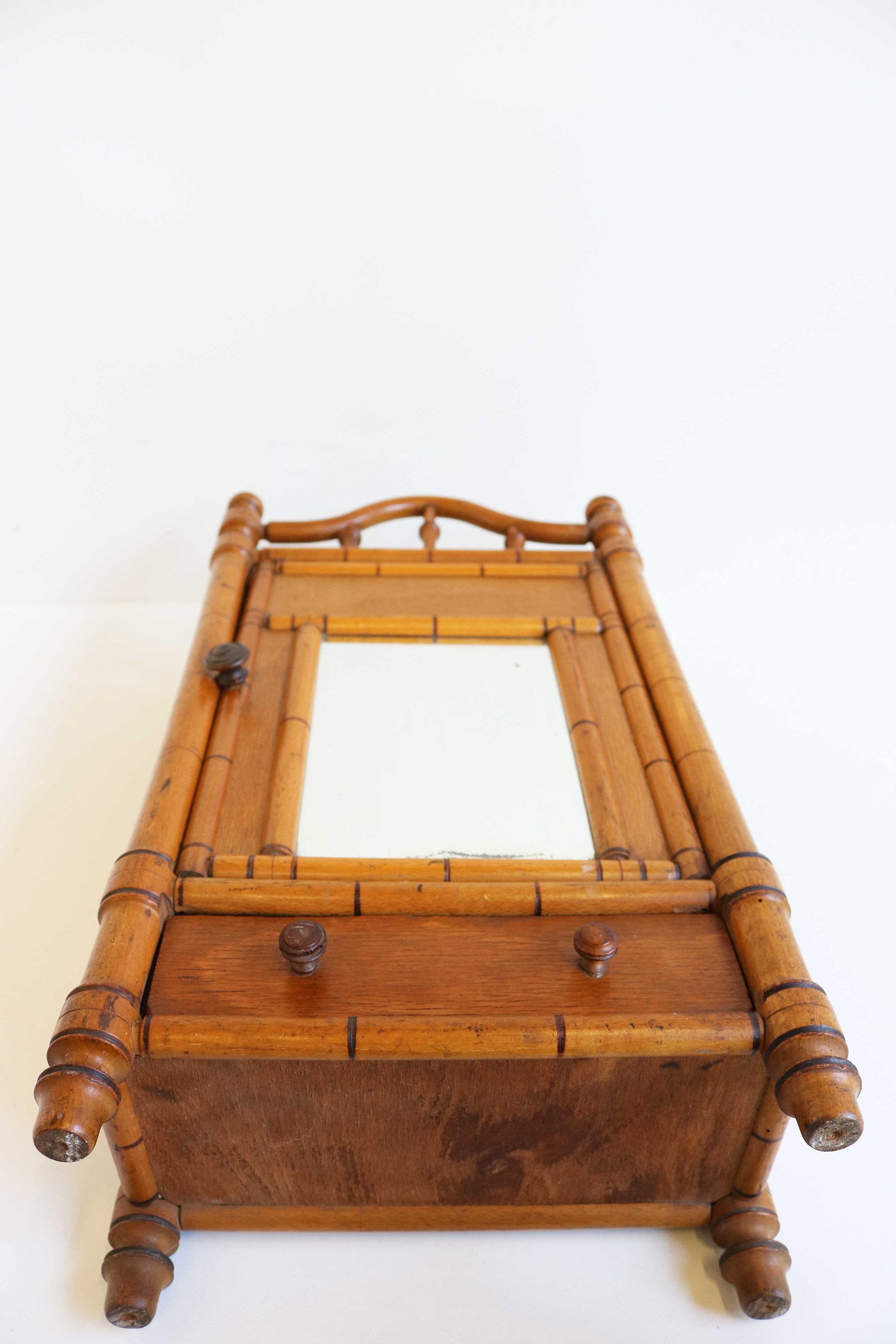 MEUBLE DE POUPÉE - ancienne armoire miniature a décor de faux bambou