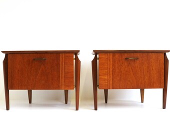 Vintage Dutch Design Paar Teak Nachtkastjes van Louis van Teeffelen - WéBé Koppel Midcentury Moderne Bijzettafels Nachtkastjes 1960s