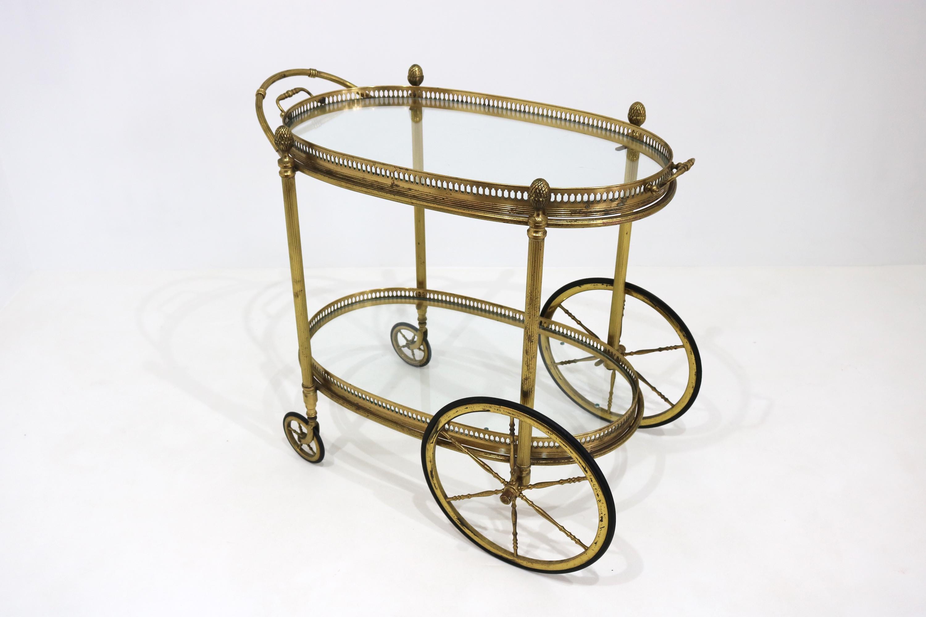 Chariot de bar en laiton et verre Art Déco de style Treitel Gratz En vente sur
