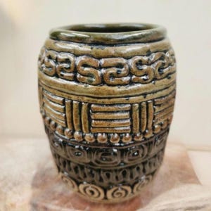 Vase tribal en grès fait main - poterie studio brun terreux et noir - récipient en céramique texturé brutaliste - décoration d'intérieur Wabi Sabi, fabriqué à la main