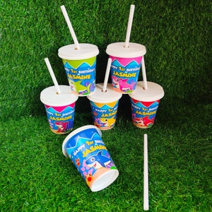 Bicchieri di carta per bibite a tema squalo per bambini con coperchio e tazze di cannuccia di alta qualità favori di compleanno bicchieri di carta per bibite forniture per feste