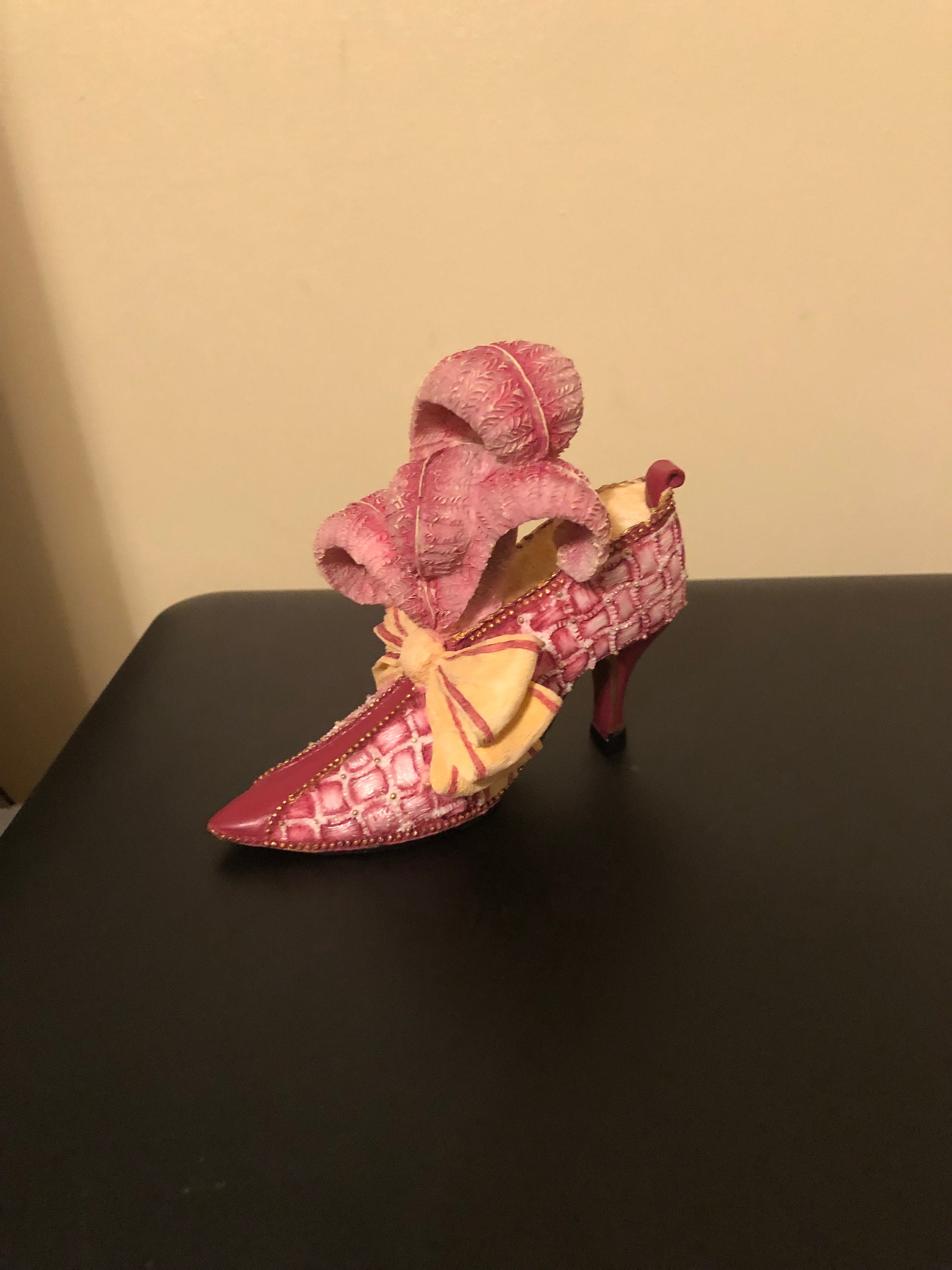 WILLOW HALL STRAWBERRY FAYRE MINI SHOE AGE OF ELEGANCE DISPLAY 7205