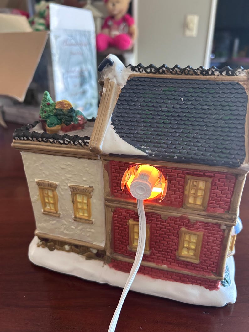 Vintage Christmas Streets Lighted Flower Shop, 2004 Collection, Lighted