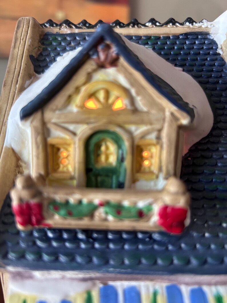 Vintage Christmas Streets Lighted Flower Shop, 2004 Collection, Lighted